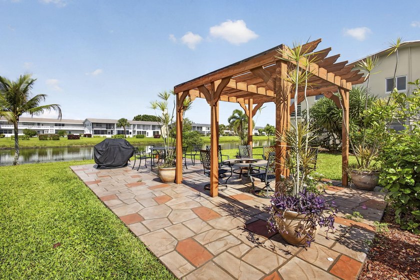 Welcome to your serene retreat in the sought-after Bedford - photo 28
