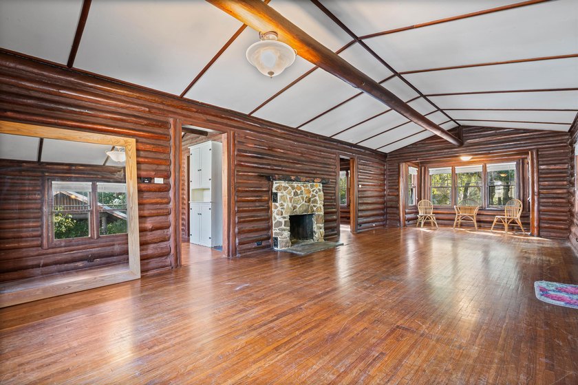Welcome to *Pine Lodge* - a 1928 historic log cabin in the heart - photo 9