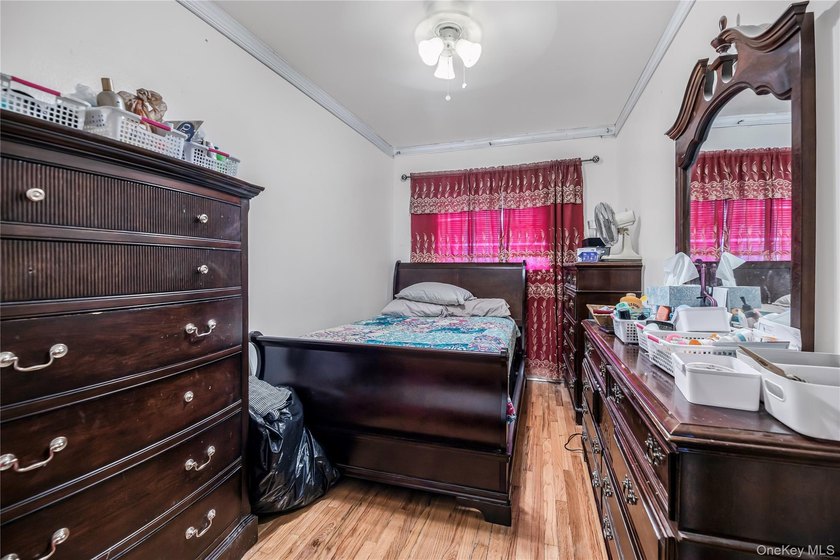 Welcome to this spacious two-family home located in the Edenwald - photo 10