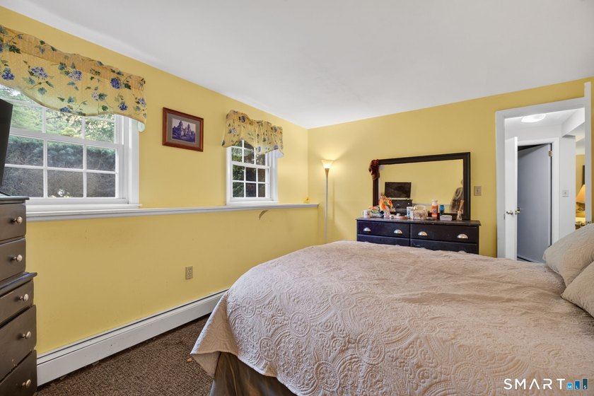 Move right into this beautifully updated Raised Ranch offering 3 - photo 32
