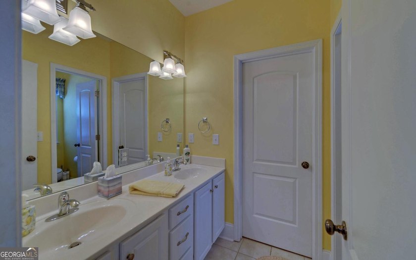 Custom-built lakefront home located within the city limits of - photo 38