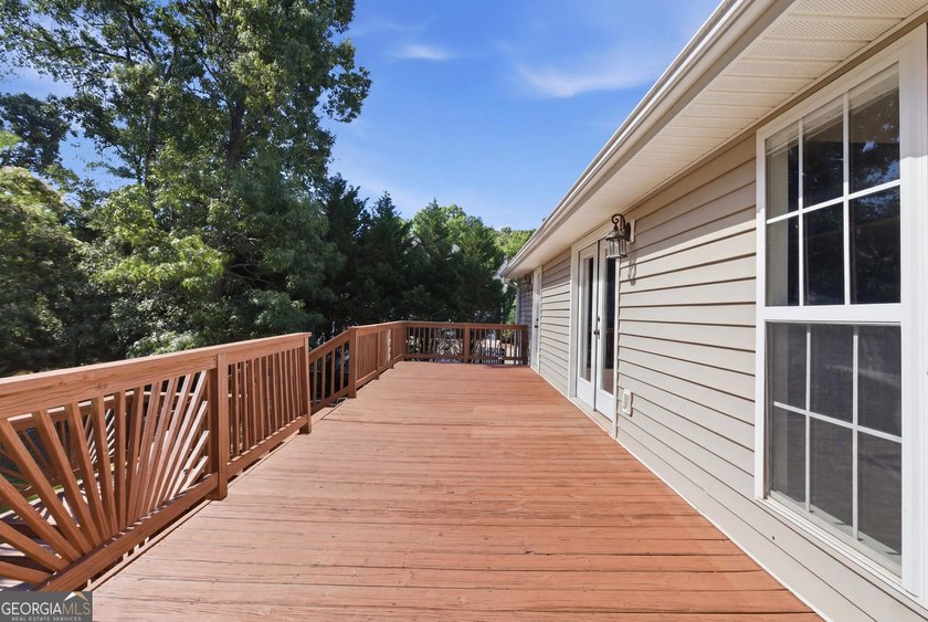 Less than a mile from Hartwell Marina and just minutes from - photo 14