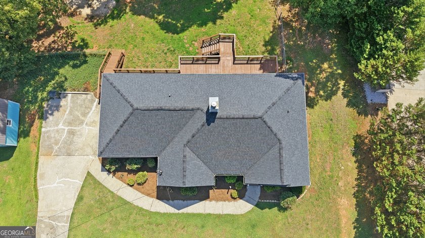Less than a mile from Hartwell Marina and just minutes from - photo 30