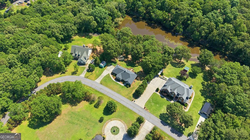 Less than a mile from Hartwell Marina and just minutes from - photo 32
