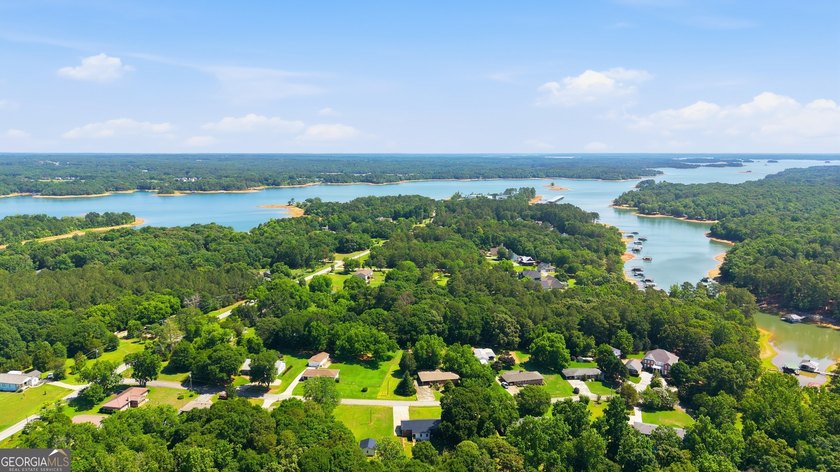Less than a mile from Hartwell Marina and just minutes from - photo 34