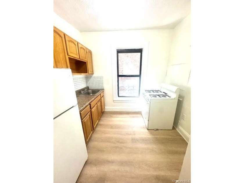 Welcome to 30 Macomb Place! This beautiful 2-bedroom coop in - photo 2