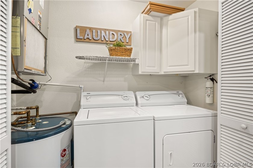 Fully furnished with boat slip &amp; garage. Experience lakefront - photo 17
