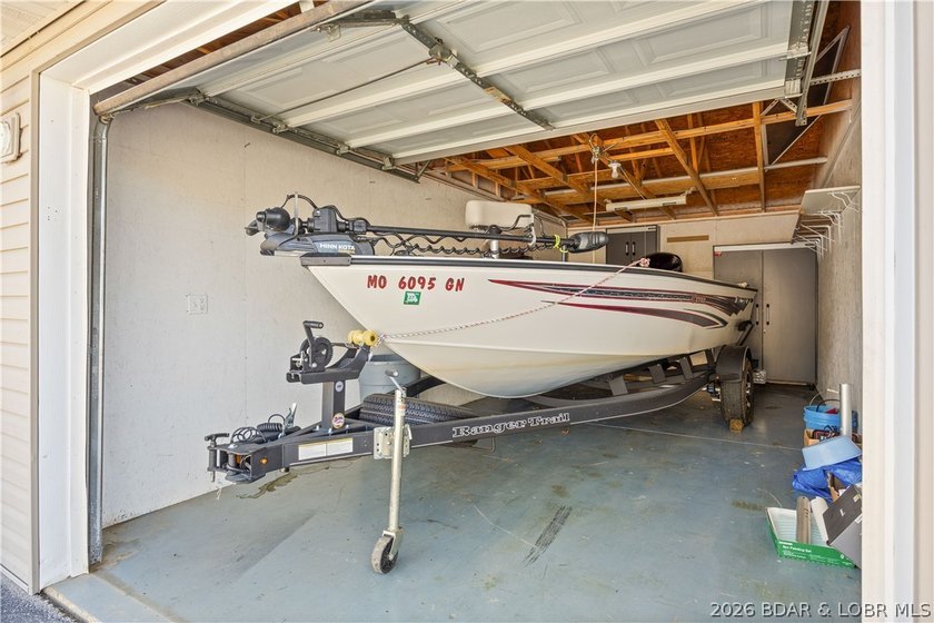 Fully furnished with boat slip &amp; garage. Experience lakefront - photo 22