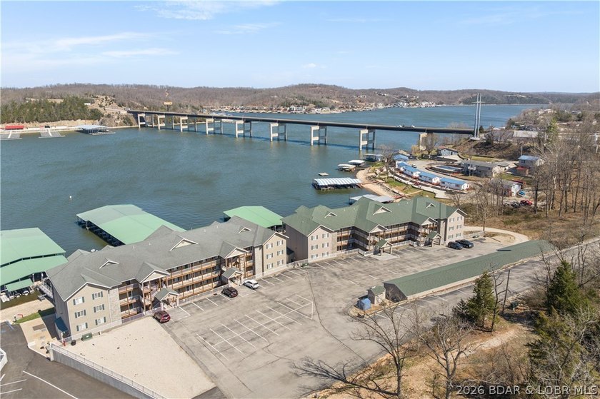 Fully furnished with boat slip &amp; garage. Experience lakefront - photo 25