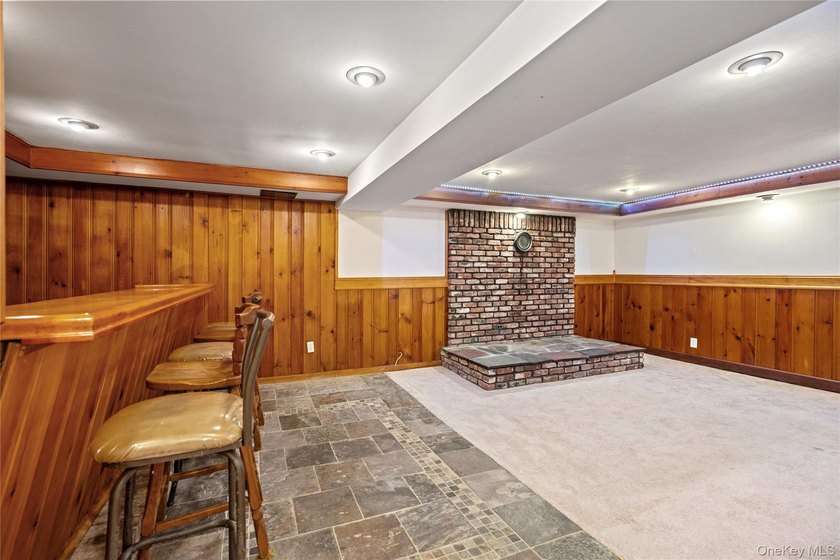 Welcome to your private retreat on a quiet dead-end street in - photo 31