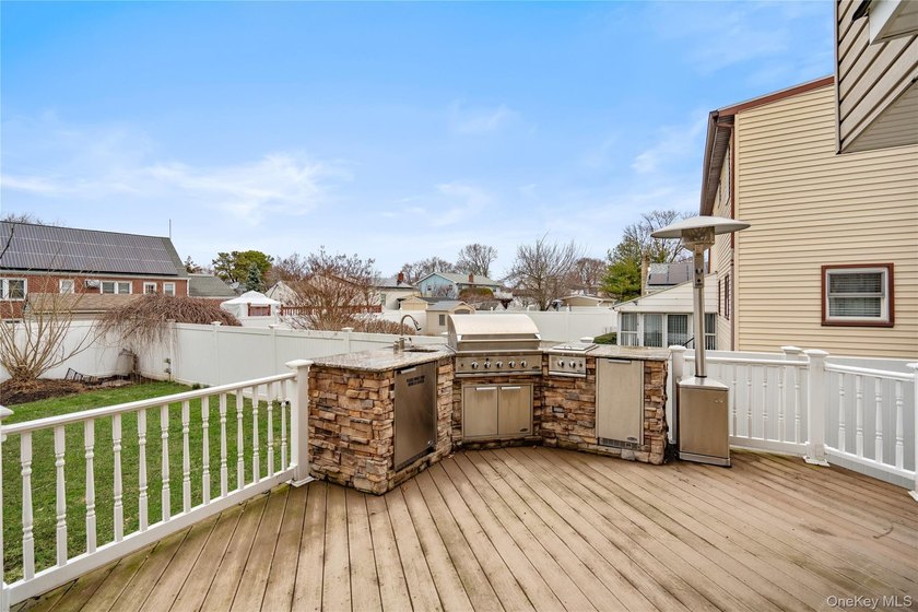 Welcome to your private retreat on a quiet dead-end street in - photo 34
