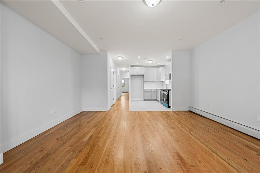 Prime location quality built NEW CONSTRUCTION full brick three - photo 7