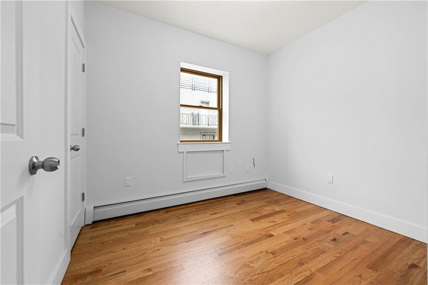 Prime location quality built NEW CONSTRUCTION full brick three - photo 8