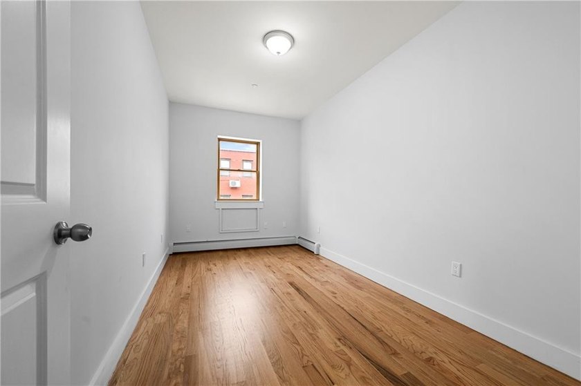 Prime location quality built NEW CONSTRUCTION full brick three - photo 9