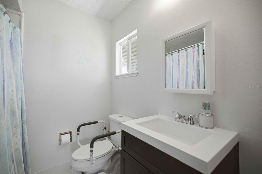 ***BRAND NEW ROOF 2025*** Welcome to this charming and - photo 22