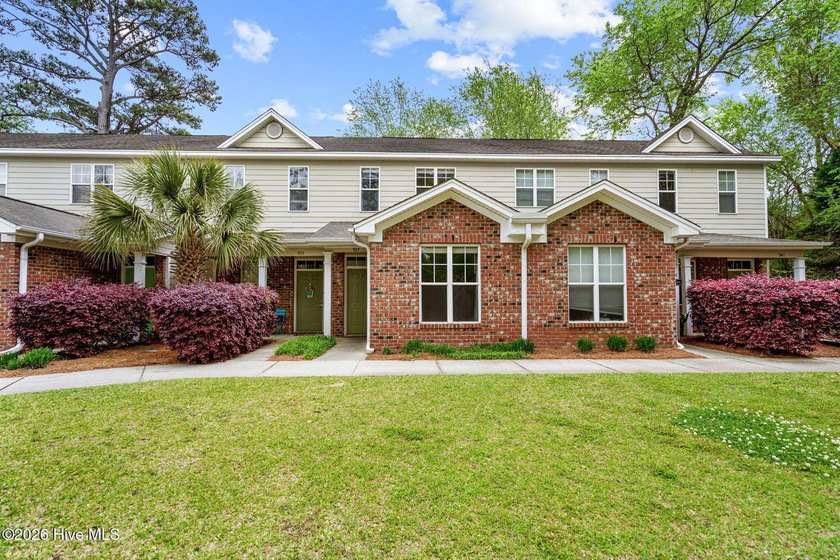 Welcome to this beautifully updated 3-bedroom, 3-bathroom - photo 3