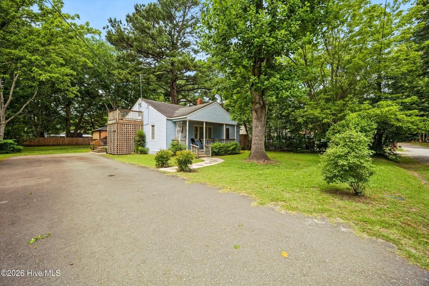 Welcome to this well-built 2-bedroom, 1-bath home located on the - photo 3