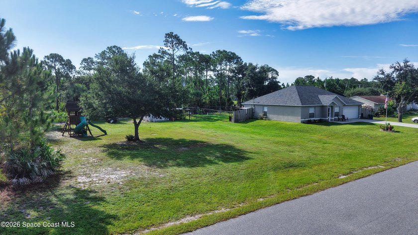 RARE DOUBLE LOT! Brand New Roof in 2026, Brand new beautiful - photo 4