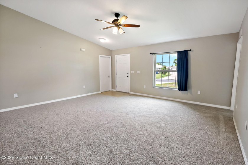 Beautiful home custom built in 2018 with HUGE Master bedroom and - photo 8