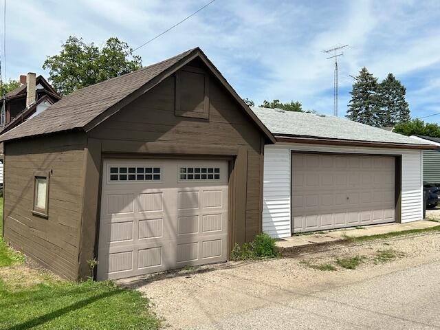 Cozy duplex with amazing hardwood floors and that ''old school - photo 4