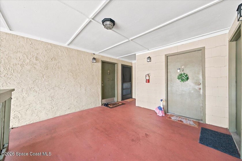Beautifully renovated second-floor condominium in the desirable - photo 4