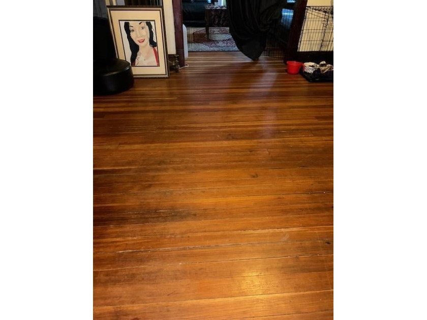 Cozy duplex with amazing hardwood floors and that ''old school - photo 7