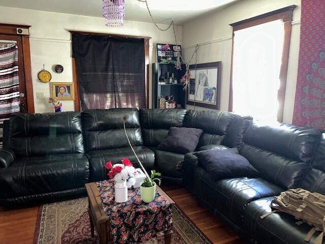Cozy duplex with amazing hardwood floors and that ''old school - photo 10