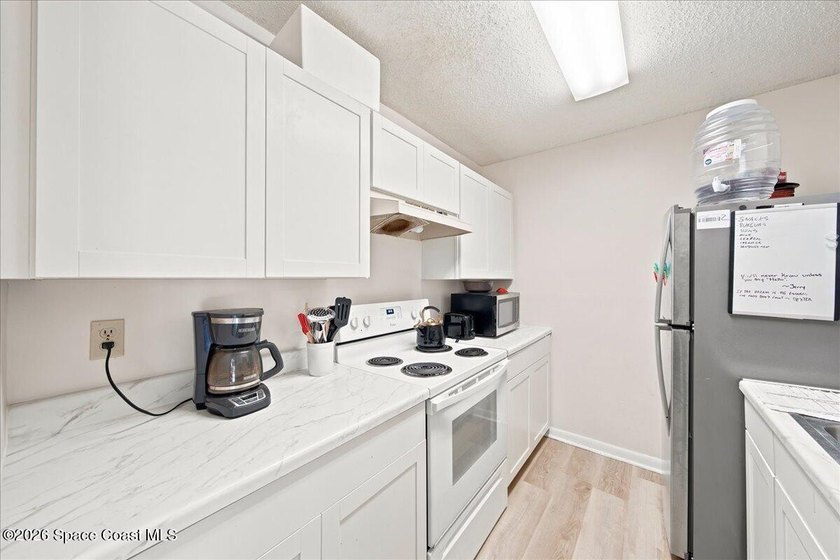 Beautifully renovated second-floor condominium in the desirable - photo 10