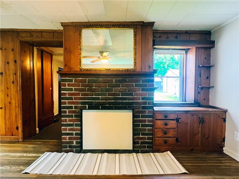 Rare opportunity to own a truly unique Rochester stone home that - photo 2