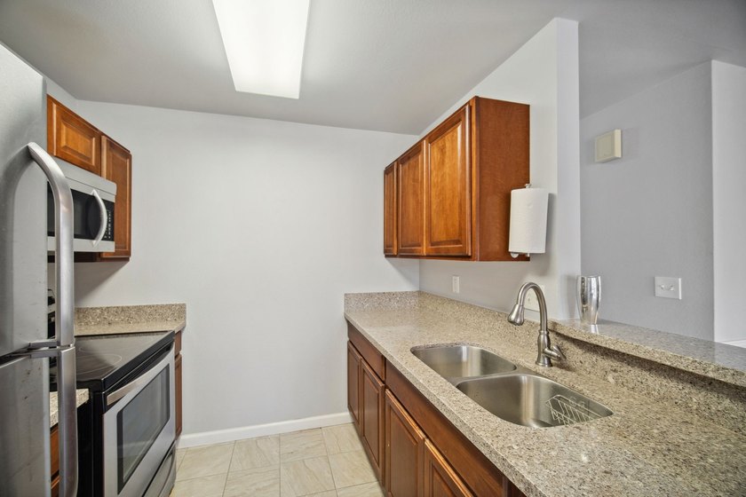 An immaculate top floor condo, fully remodeled with many - photo 11