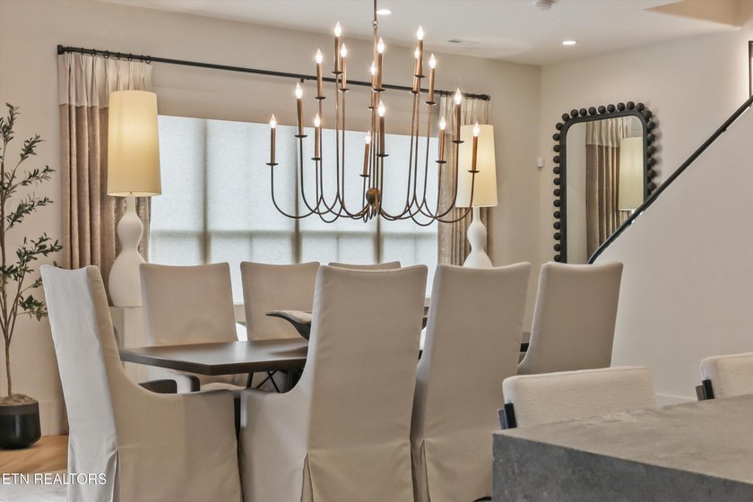 Featured in the Parade of Homes, this extraordinary 4 bed, 6 - photo 11