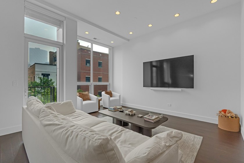 Experience Luxury City Living In This Exceptional 3 Bedroom, 3 - photo 11