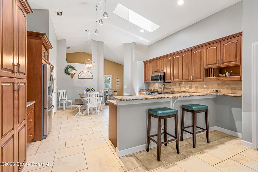 THIS IS A MUST SEE! Extremely Well-Maintained 3 Bed / 2 Bath - photo 15