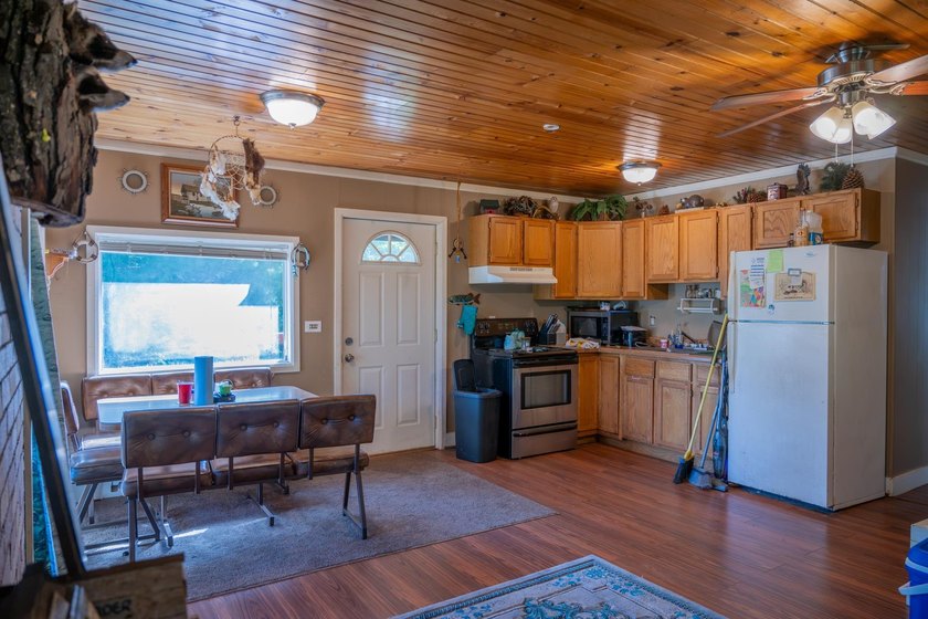 Escape to this charming Lake Front cabin, nestled on 1.7 acres - photo 15