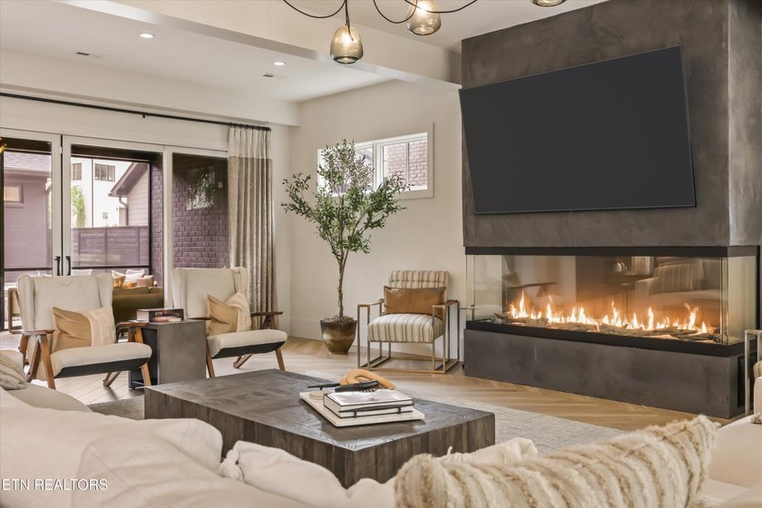 Featured in the Parade of Homes, this extraordinary 4 bed, 6 - photo 16