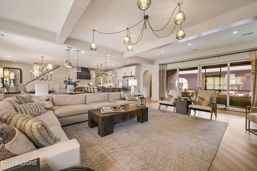 Featured in the Parade of Homes, this extraordinary 4 bed, 6 - photo 17