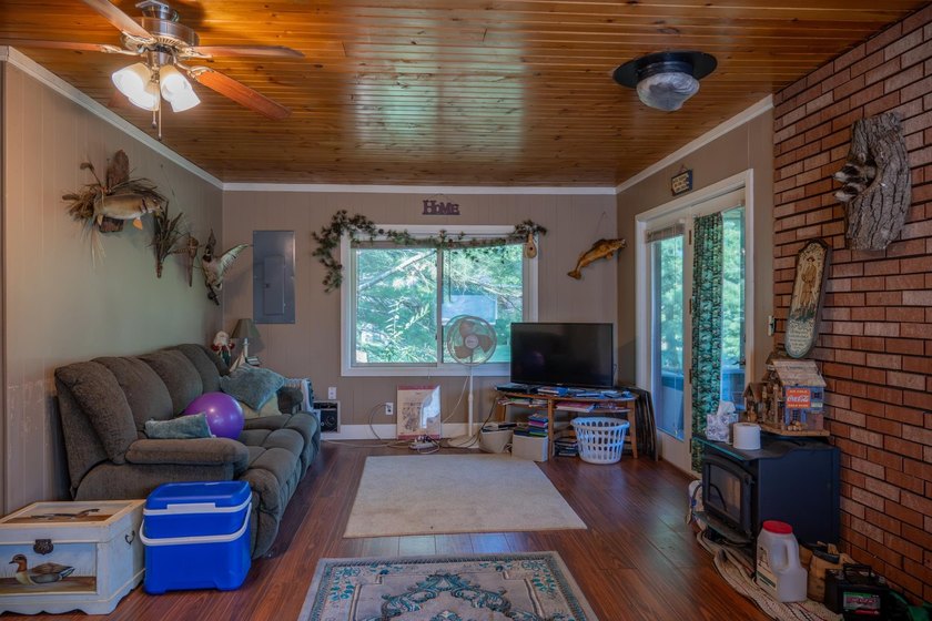 Escape to this charming Lake Front cabin, nestled on 1.7 acres - photo 17