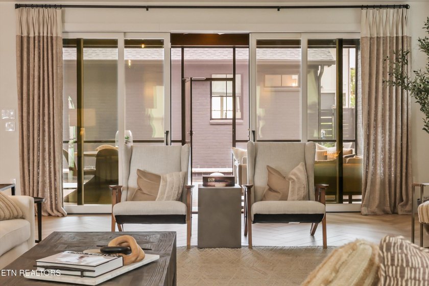 Featured in the Parade of Homes, this extraordinary 4 bed, 6 - photo 19
