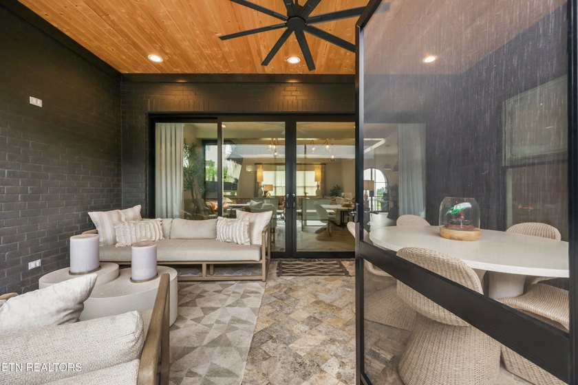 Featured in the Parade of Homes, this extraordinary 4 bed, 6 - photo 20