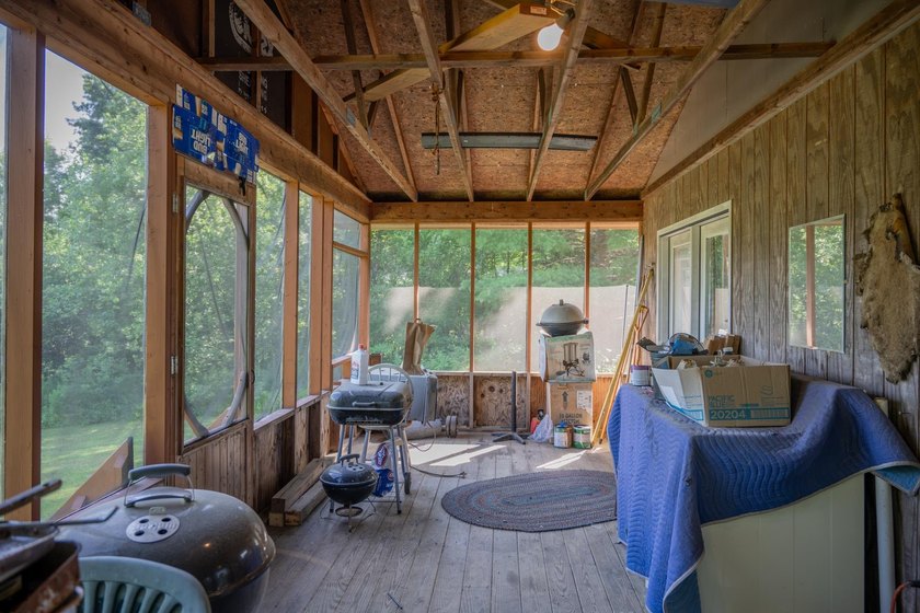 Escape to this charming Lake Front cabin, nestled on 1.7 acres - photo 22