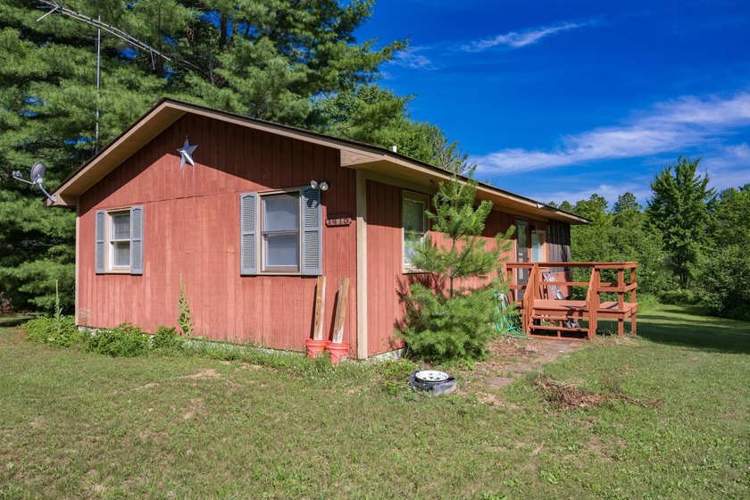 Escape to this charming Lake Front cabin, nestled on 1.7 acres - photo 24