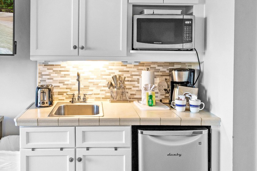 Experience resort living in this beautifully appointed studio - photo 5