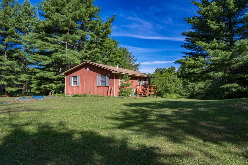 Escape to this charming Lake Front cabin, nestled on 1.7 acres - photo 26