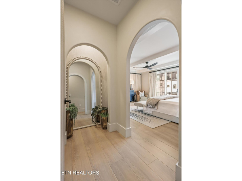 Featured in the Parade of Homes, this extraordinary 4 bed, 6 - photo 29