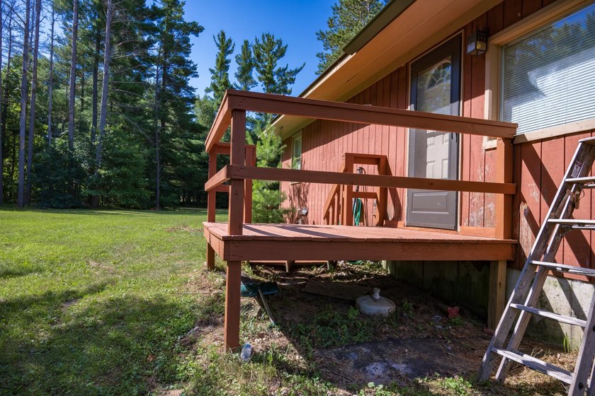 Escape to this charming Lake Front cabin, nestled on 1.7 acres - photo 29