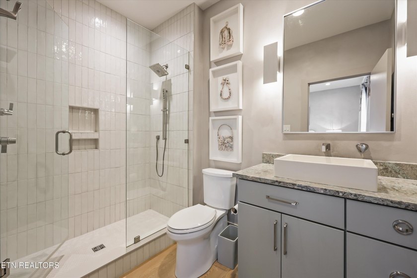 Featured in the Parade of Homes, this extraordinary 4 bed, 6 - photo 41