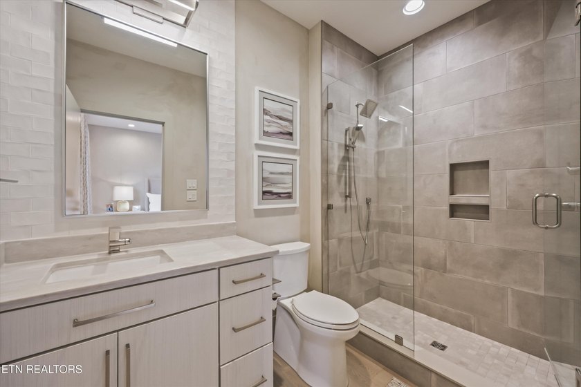 Featured in the Parade of Homes, this extraordinary 4 bed, 6 - photo 42