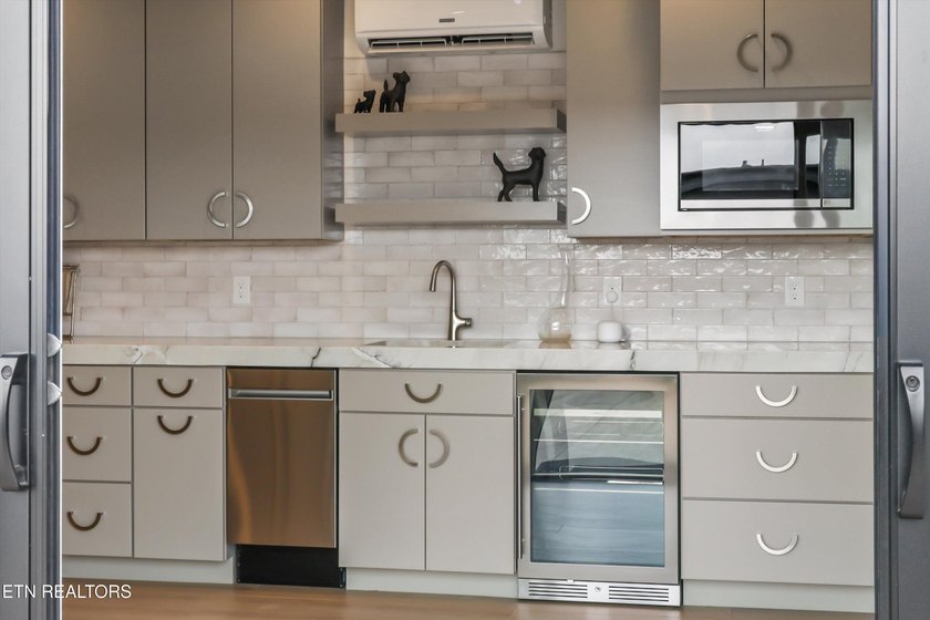 Featured in the Parade of Homes, this extraordinary 4 bed, 6 - photo 45