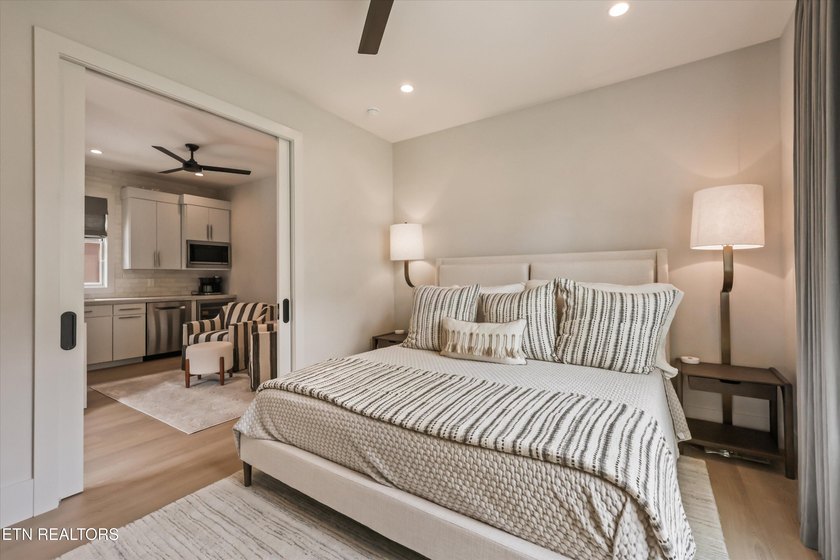 Featured in the Parade of Homes, this extraordinary 4 bed, 6 - photo 49