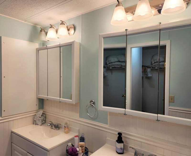 Bright and airy home's interior was completely painted and - photo 19